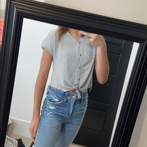 Cute light blue top!